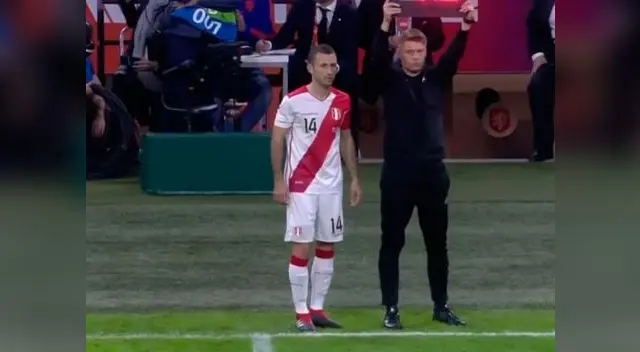 Horacio Calcaterra de 29 años de edad ha jugado en Universitario de Deportes, Unión Comercio y en su actual club Sporting Cristal Horacio Calcaterra de 29 años de edad ha jugado en Universitario de Deportes, Unión Comercio y en su actual club Sporting Cristal