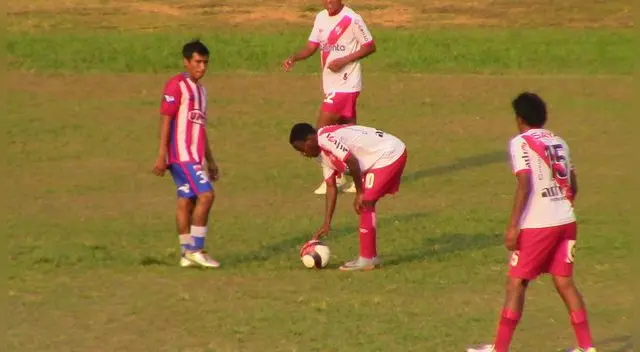 Jack Durán coloca el balón para cobrar una falta. El delantero marcó dos goles. FOTO: deporte.enaccion.mdd.