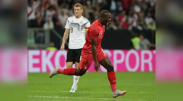 Advíncula sigue dando que hablar por su velocidad Advíncula sigue dando que hablar por su velocidad