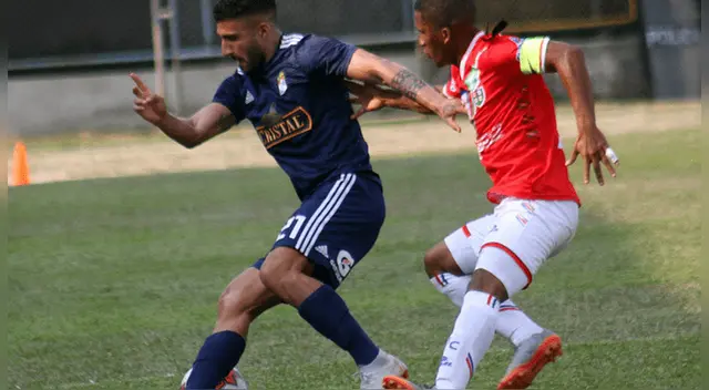 Ballón en un duelo especial con el 'Chengue' Morales. FOTO: La República Ballón en un duelo especial con el 'Chengue' Morales. FOTO: La República