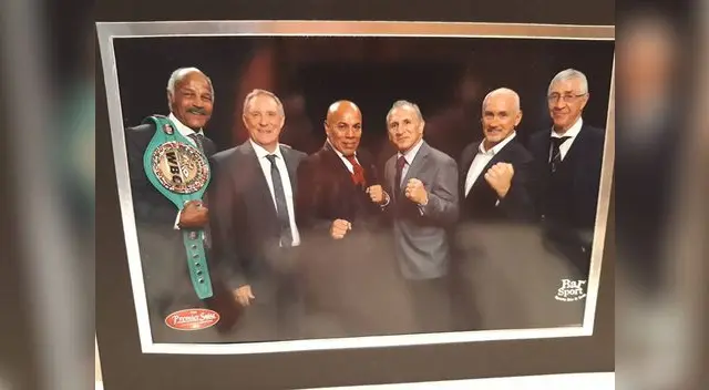 Romero junto a Jonh Conteh , Jhon Straysen , Ray 'Bom Bom' Mancini, Barry Macguigan y Ken Buchanan. Romero junto a Jonh Conteh , Jhon Straysen , Ray 'Bom Bom' Mancini, Barry Macguigan y Ken Buchanan.