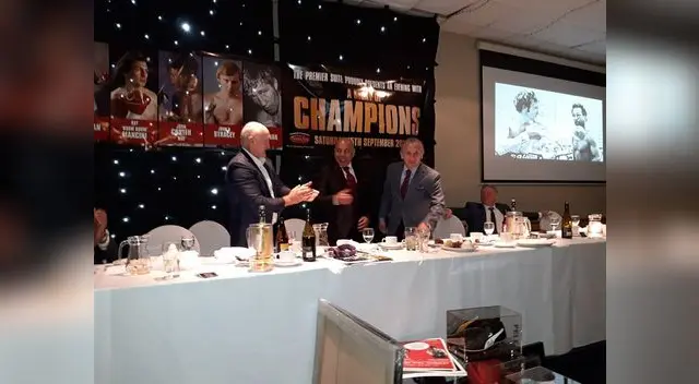 Junto a Barry Macguigan y 'Bom Bom' Mancini Junto a Barry Macguigan y 'Bom Bom' Mancini