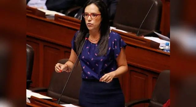 Marisa Glave, del partido Nuevo Perú, quien cuestionó la labor del Poder Legislativo durante estos últimos meses