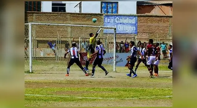 Juego intenso que en los últimos minutos se marcaron tres goles