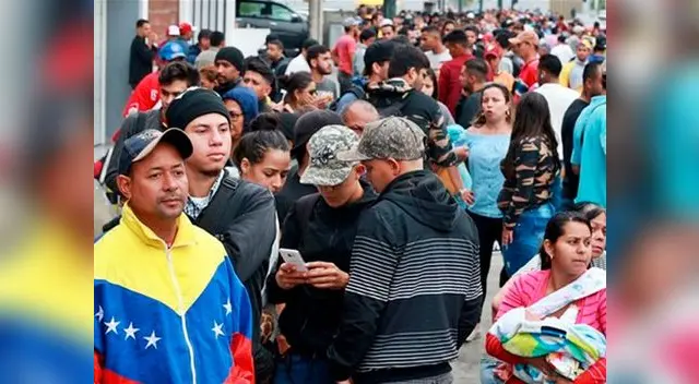 Venezolanos regresan a su país por propuesta de Maduro
