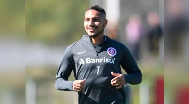 Paolo Guerrero aprovechó su estadía en Lima y fue al colegio de su hija Naela