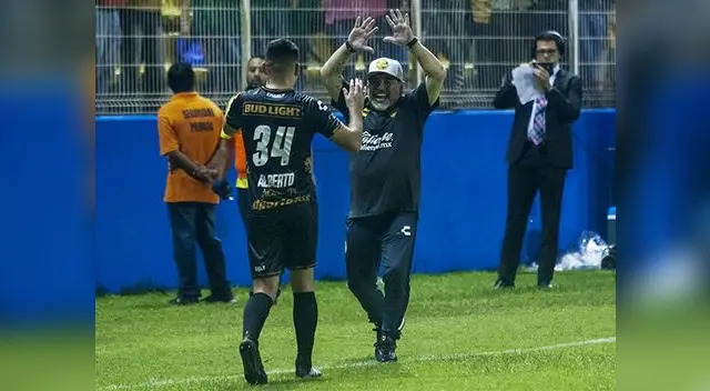 Diego Maradona empezó su labor en equipo mexicano