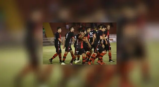 Festejo del Melgar por la victoria y seguir puntero en el Clausura