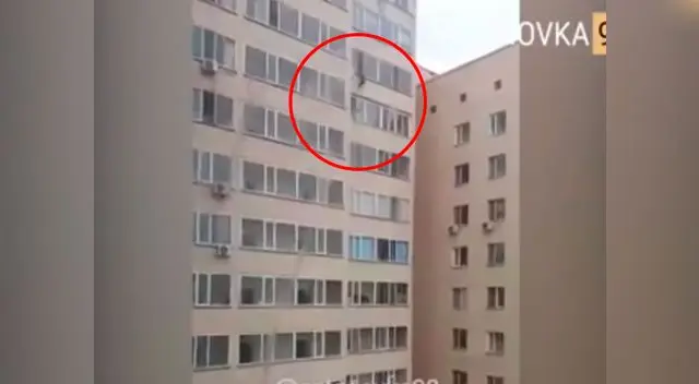 Niño es salvado por su vecino cuando caía del décimo piso de un edificio Niño es salvado por su vecino cuando caía del décimo piso de un edificio