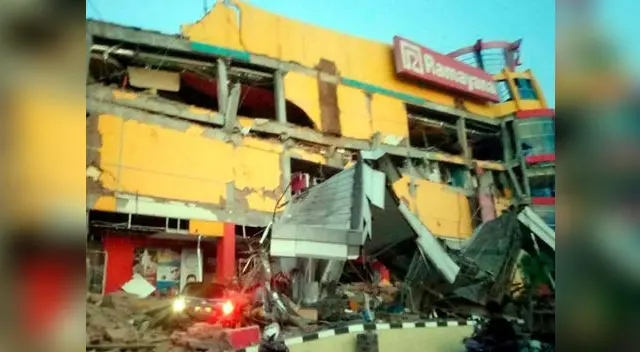 Terremoto de 7,5 provoca tsunami en Indonesia. Terremoto de 7,5 provoca tsunami en Indonesia.