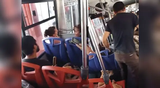 El joven agredió a la mujer porque le dijo que no podía viajar con su perro. El joven agredió a la mujer porque le dijo que no podía viajar con su perro.