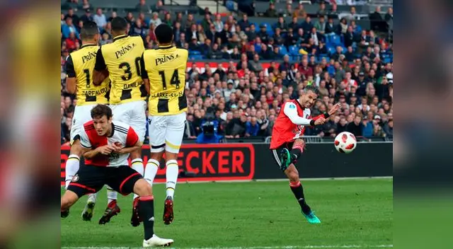 Robin Van Persie anotó un golazo pero fue expulsado del partido en pocos minutos