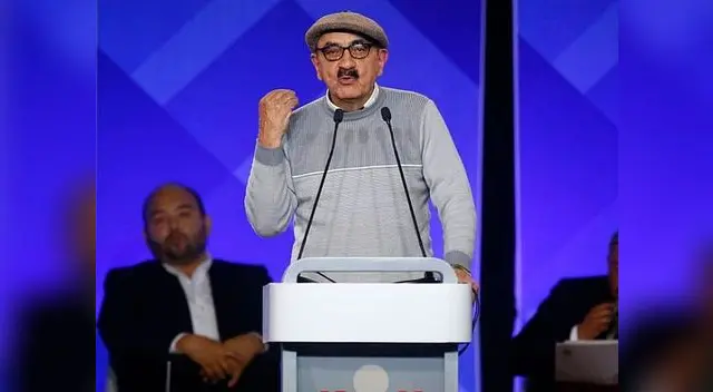 Enrique Fernández del Frente Amplió dijo que gana de pensión 400 soles Enrique Fernández del Frente Amplió dijo que gana de pensión 400 soles