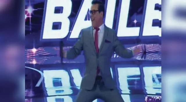 Adolfo Aguilar termina con el terno roto tras realizar su primer baile