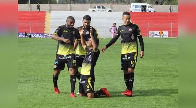 Festejo de Ponce por el gol marcado. FOTO: Edgar Jara