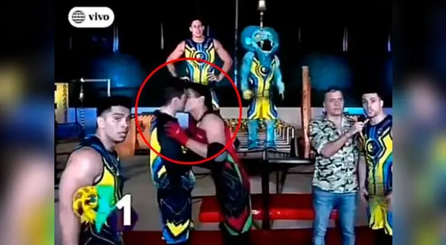 Facundo González besa a Patricio Parodi en pleno programa en vivo