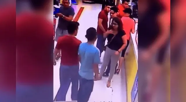 Joven descubre a su pareja siéndole infiel