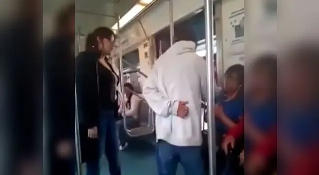 Mujer descubrió que el sujeto no era ciego y lo sacó del bus a empujones Mujer descubrió que el sujeto no era ciego y lo sacó del bus a empujones