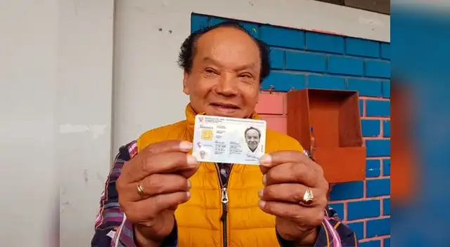 El artista tiene 82 años y no tiene obligación de votar, pero el cómico decide acudir a sufragar El artista tiene 82 años y no tiene obligación de votar, pero el cómico decide acudir a sufragar