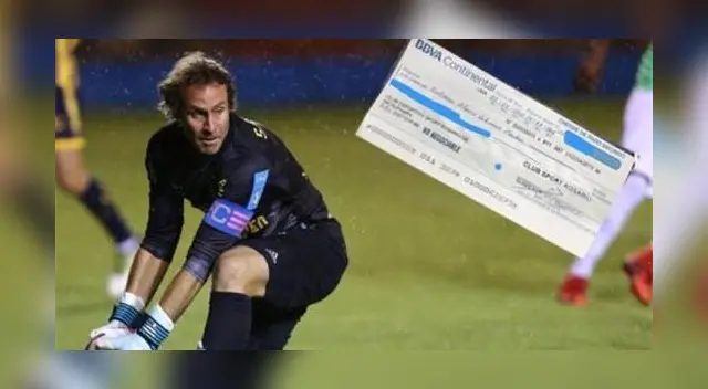 Salomón Libman muestra el cheque sin fondos que le entregó Rosario: FOTO Huaraz Informa