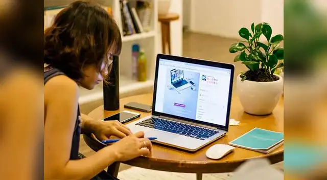 El Teletrabajo como forma de organización laboral permite al empleado desempeñar sus funciones sin necesidad de tener presencia física en la oficina