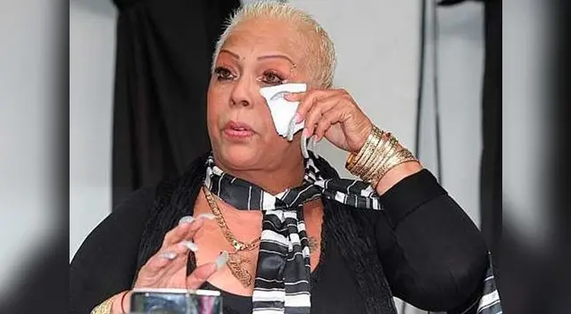 Lucía de la Cruz se encuentra devastada por la muerte de su madre Lucía de la Cruz se encuentra devastada por la muerte de su madre