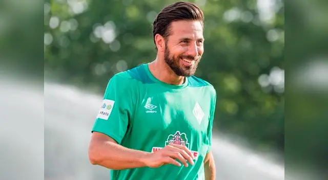 Claudio Pizarro juega partido amistoso con figuras históricas del Werder Bremen
