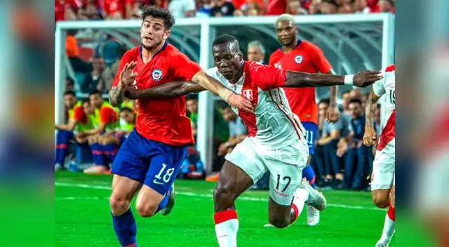 chilenos critican a sus defensores por no estudiar a Advíncula chilenos critican a sus defensores por no estudiar a Advíncula