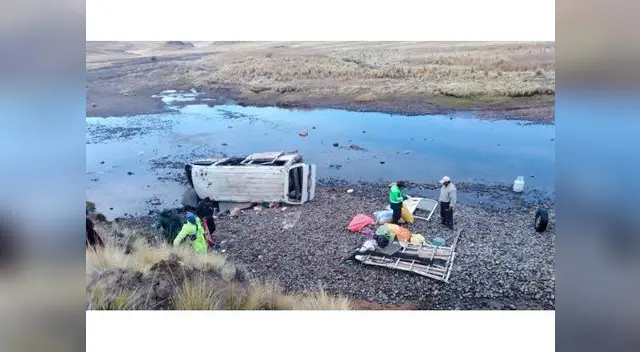 Despiste de combi dejó 6 muertos en carretera de Puno Despiste de combi dejó 6 muertos en carretera de Puno