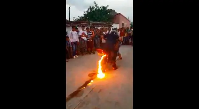 Joven sorprende con show de motocicleta Joven sorprende con show de motocicleta