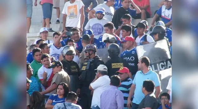 Se produjeron enfrentamientos y la policia tuvo que intervenir fuertemente. FOTO Roberto Saavedra Se produjeron enfrentamientos y la policia tuvo que intervenir fuertemente. FOTO Roberto Saavedra