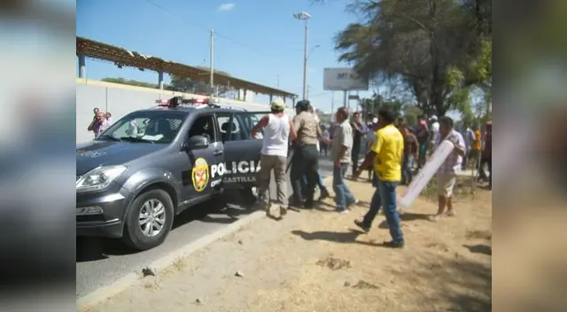La policia lleva unos detenidos. FOTO: Roberto Saavedra La policia lleva unos detenidos. FOTO: Roberto Saavedra