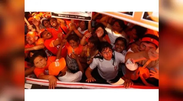 Fujimoristas apoyan a Keiko con una marcha Fujimoristas apoyan a Keiko con una marcha