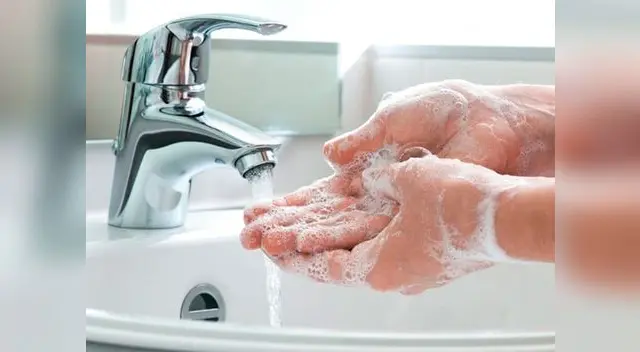 El jabón antibacterial no es necesariamente más eficaz en matar los gérmenes que es el jabón regular El jabón antibacterial no es necesariamente más eficaz en matar los gérmenes que es el jabón regular