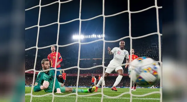 España perdió el invicto con Inglaterra por 3-2 España perdió el invicto con Inglaterra por 3-2