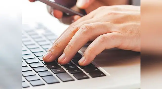 Jóvenes investigan antes de ir a entrevista laboral