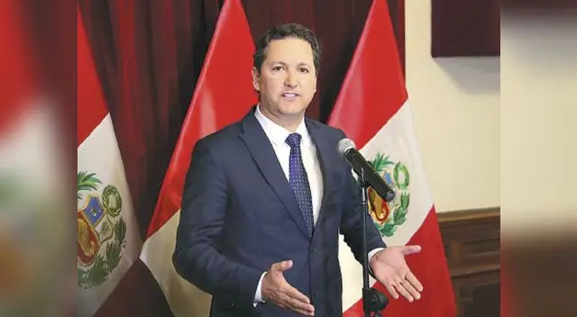 Daniel Salaverry se pronuncia tras fuga de César hinostroza Daniel Salaverry se pronuncia tras fuga de César hinostroza