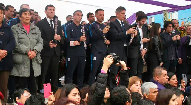 Alianza Lima homenajeó al Cristo Moreno Alianza Lima homenajeó al Cristo Moreno