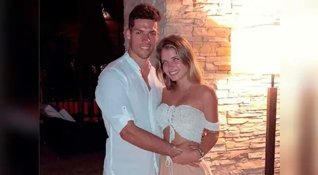 Pareja publica su amor a los cuatro vientos