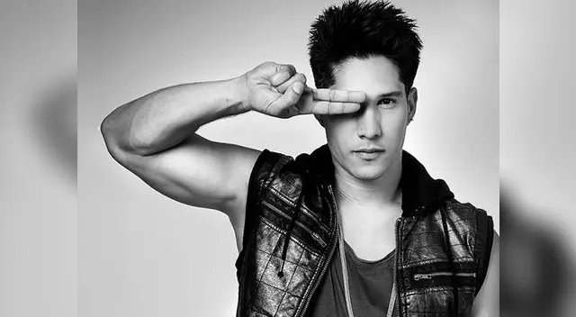 Cantante genera polémica