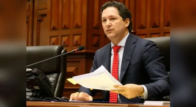 Daniel Salaverry pide licencia 