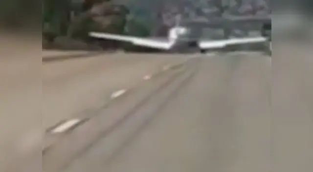 Video viral en YouTube muestra la maniobra del avión en plena autopiesta de California, Estados Unidos