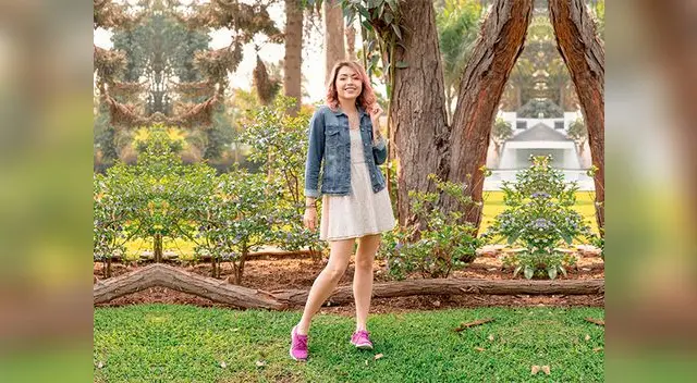 Las zapatillas son muy combinables con vestidos primaverales Las zapatillas son muy combinables con vestidos primaverales