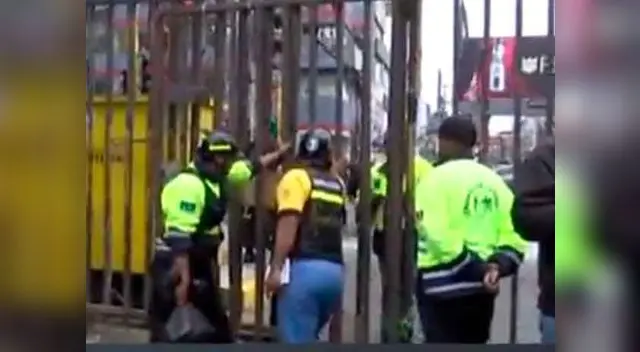 Policia desajola ambulnates de Gamarra en operativo de limpieza y reordenamiento Policia desajola ambulnates de Gamarra en operativo de limpieza y reordenamiento