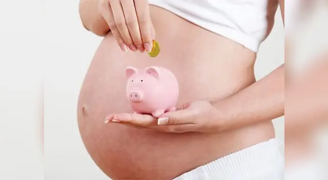 No compres mucha ropa porque los bebés crecen bastante rápido y, además, es algo que suelen regalar en el baby shower