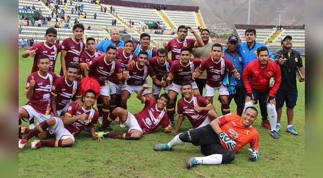 Los jugadores del Atlético Torino posando tras el empate 1-1 con León en Huánuco