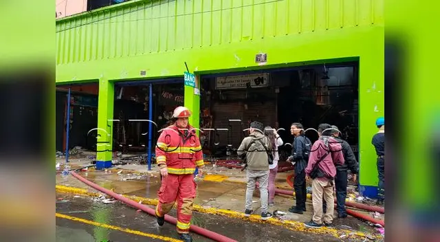 Controlan incendio en jirón Ayacucho en Cercado de Lima Controlan incendio en jirón Ayacucho en Cercado de Lima