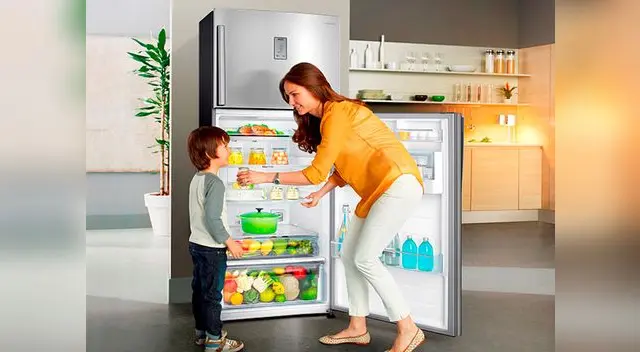 La refrigeradora debe estar sobre un piso liso o plano. En caso de usar tarima, esta debe ser estable