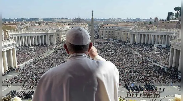 El saludo lo envió desde la Plaza San Pedro, en el Vaticano
