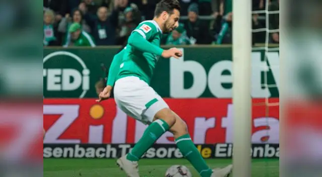 Claudio Pizarro convirtió su primer gol en la temporada con el Werder Bremen Claudio Pizarro convirtió su primer gol en la temporada con el Werder Bremen